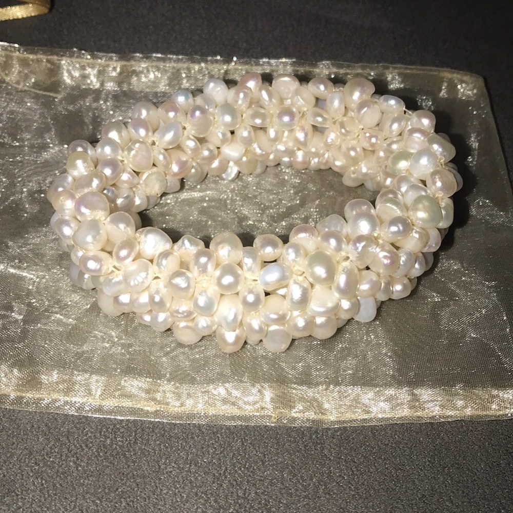 Pearl like cluster bracelet